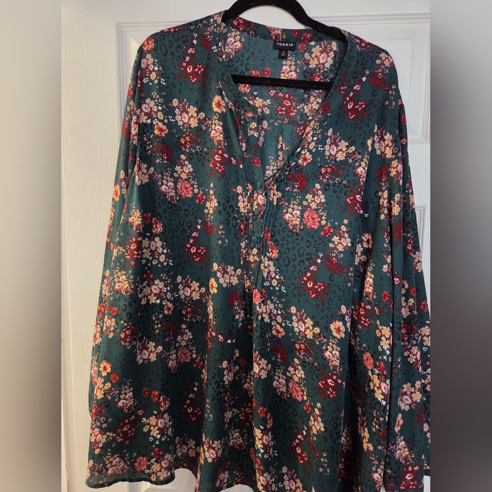 torrid Green Floral V-Neck Long Sleeve Tunic